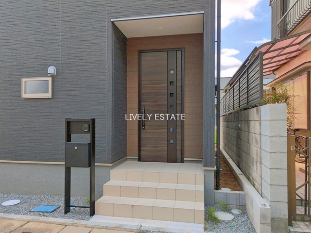 越谷市宮本町4丁目 新築分譲住宅の玄関