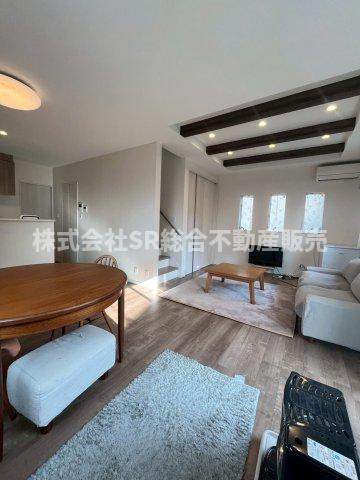 日下町2丁目中古戸建の居間・リビング|ゆったり過ごせるリビングです