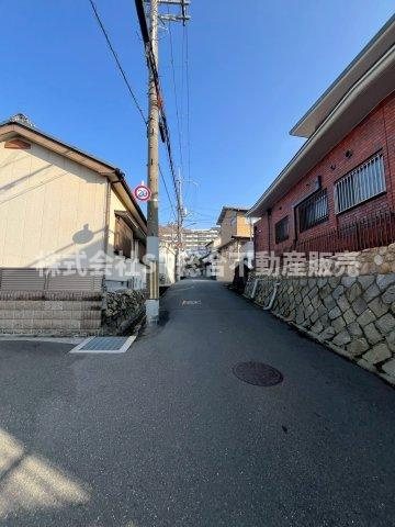 日下町2丁目中古戸建の前面道路含む現地写真|前面道路含む現地写真です