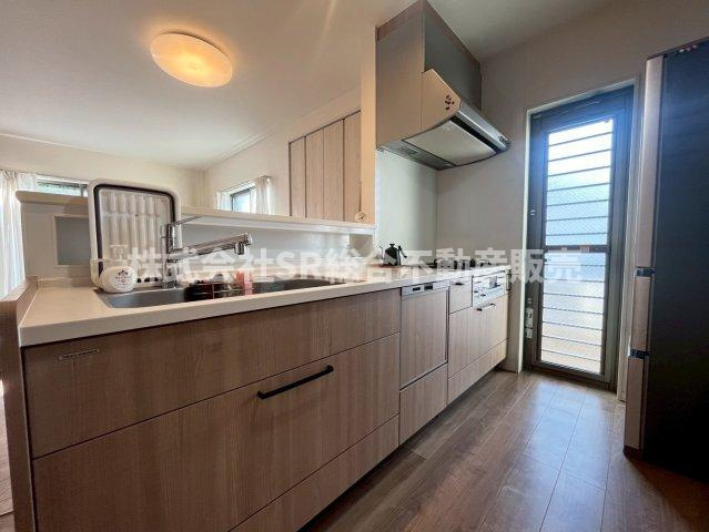 日下町2丁目中古戸建のキッチン|人気の高いカウンターキッチン♪ご家族の様子を見ながらお料理できます！