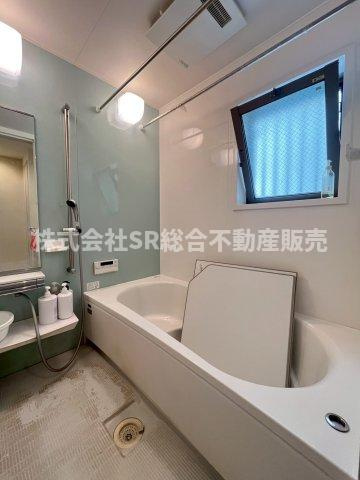 日下町2丁目中古戸建の浴室|足を伸ばしてゆったりと浸かれます♪