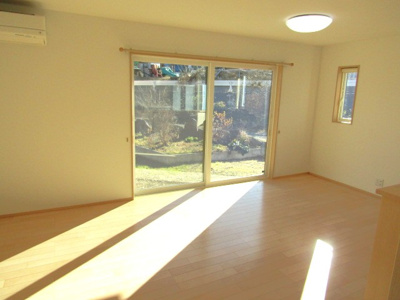 【居間・リビング】 | 【オール電化】北杜市長坂町富岡 | ゆったりとしたリビングです