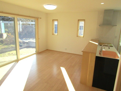 【居間・リビング】 | 【オール電化】北杜市長坂町富岡 | 居間です