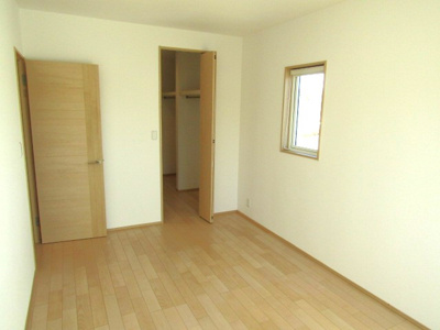 【洋室】 | 【オール電化】北杜市長坂町富岡 | 落ち着いた色調の洋室です