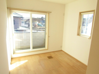 【洋室】 | 【オール電化】北杜市長坂町富岡 | 明るい洋室です