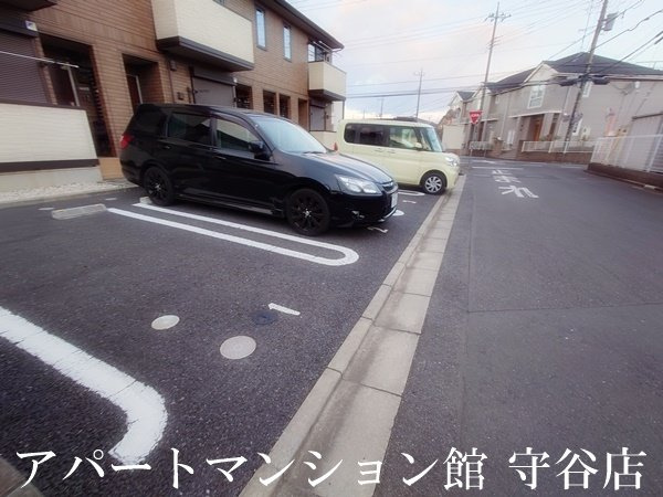 コーポファミーユの駐車場