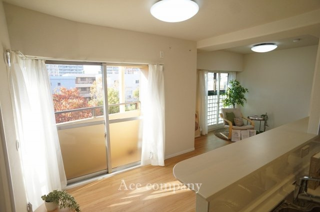 【居間・リビング】の画像