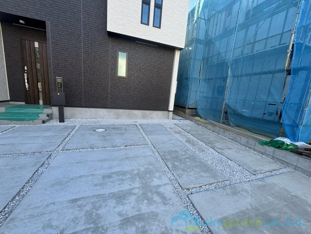 秦野市曽屋3期　新築戸建　全18棟17号棟の駐車場