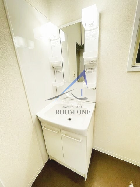 メゾンフレールの洗面所|独立洗面台です。