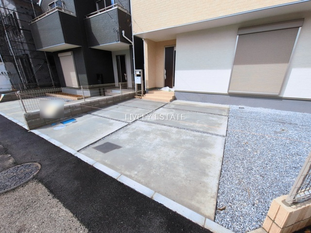 越谷市大沢 新築分譲住宅 全2棟 1号棟の駐車場