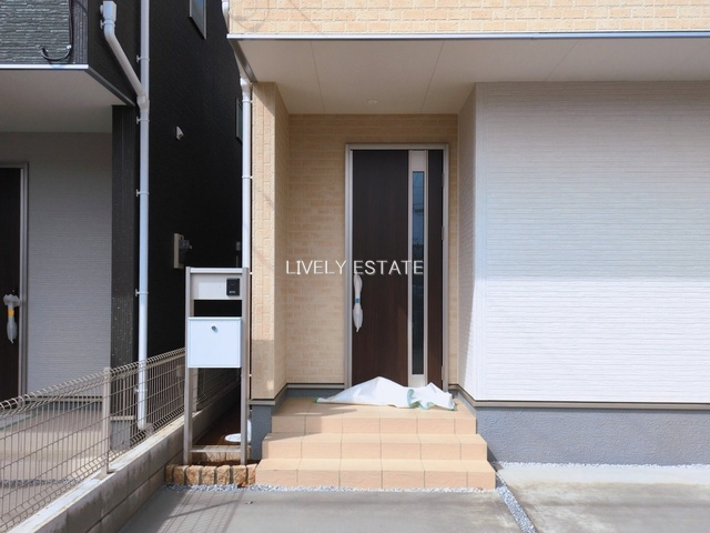 越谷市大沢 新築分譲住宅 全2棟 1号棟の玄関