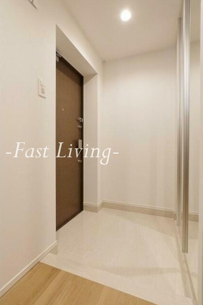 SUNIVAS飯田橋の玄関