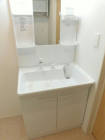 Ａｎｇｅの洗面所|ゆったりとスペースのある洗面所