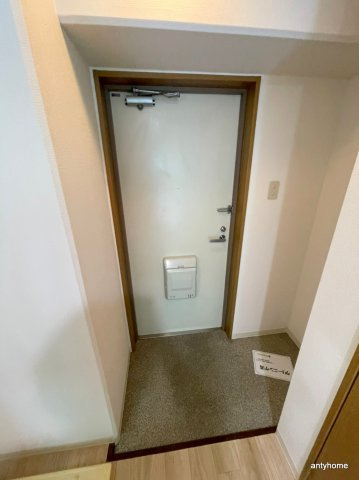 INOVE上山手　仲介手数料無料の玄関