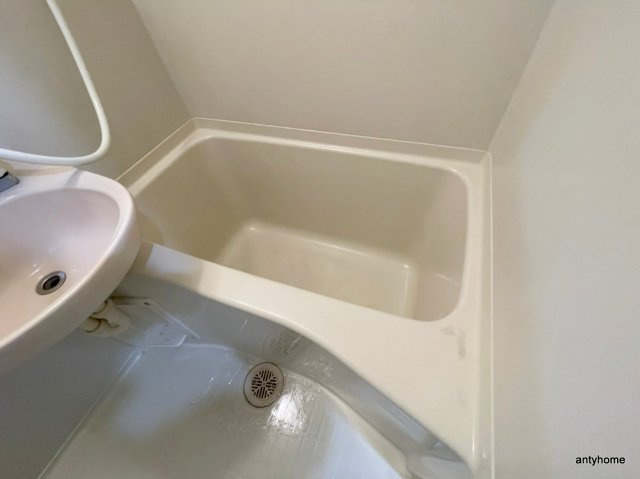 INOVE上山手　仲介手数料無料の浴室