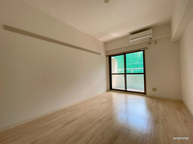 INOVE上山手　仲介手数料無料の居間・リビング