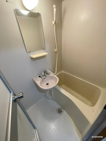 INOVE上山手　仲介手数料無料の浴室