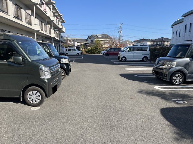エルワンマンションの駐車場