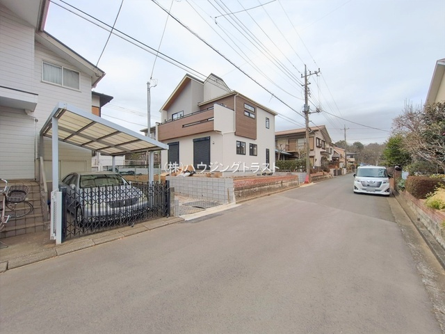 仲介手数料無料　ブルーミングガーデン所沢市下富・新築全1棟の前面道路含む現地写真