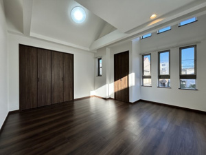 【洋室】 | 2026年１月8日撮影
ご自宅から現地まで、当社スタッフがお車にて、「お迎え・お送り」をしております。ぜひお気軽にお問い合わせくださいませ♪