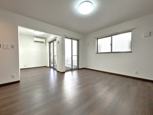 【居間・リビング】 | 2026年１月8日撮影
ご自宅から現地まで、当社スタッフがお車にて、「お迎え・お送り」をしております。ぜひお気軽にお問い合わせくださいませ♪