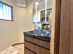 【独立洗面台】 | 2026年１月8日撮影
ご自宅から現地まで、当社スタッフがお車にて、「お迎え・お送り」をしております。ぜひお気軽にお問い合わせくださいませ♪