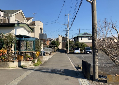 【展望】 | ラプラスさがみＡ・Ｂ棟 | 眺望の良さを楽しめるダイニングキッチンで家族団らんの時間を過ごしてはいかがでしょうか。バルコニーから見える景色を家族で眺める時間は、時間が経つのを忘れてしまいそうですね。是非、現地を見に行きましょう！