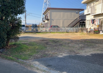 【駐車場】 | ラプラスさがみＡ・Ｂ棟 | 駐車場と明記されていても、最小スペースでつくられた駐車場だと大型車は駐車できなかったり、出入りしにくくなったりする可能性があります。お車のサイズと購入したい物件の駐車場のサイズを現地で確認しましょう。