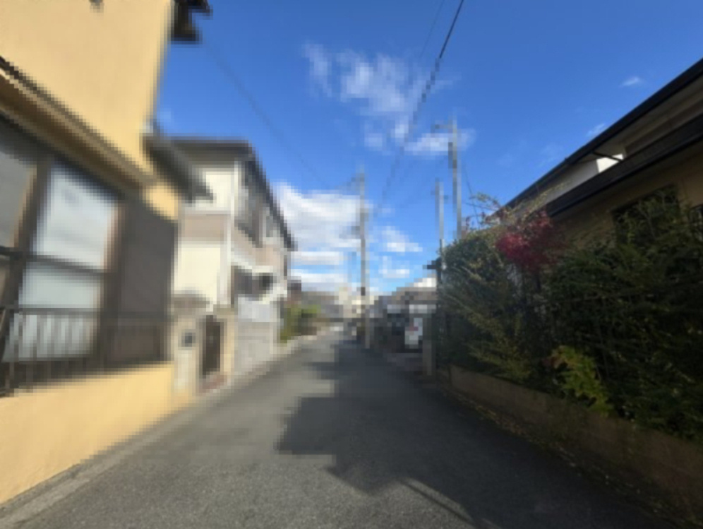 亀岡市篠町野条馬場前の前面道路含む現地写真|落ち着いた雰囲気の住宅地です。