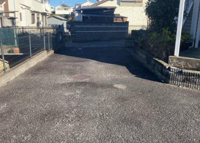【外観】 | ヴィクトリアコーポＭ | 土地の前の道路に消火栓が設置されていることがあります。この場合、道路交通法第45条第1項により、駐車禁止の場所が指定されています。そのため、車庫などの駐車スペースをつくることができない場合があります。