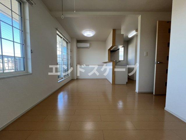 ヴィクトワールの居間・リビング|高崎、前橋のお部屋探しはエンドスケープまで！お客様の理想お聞かせ下さい♪