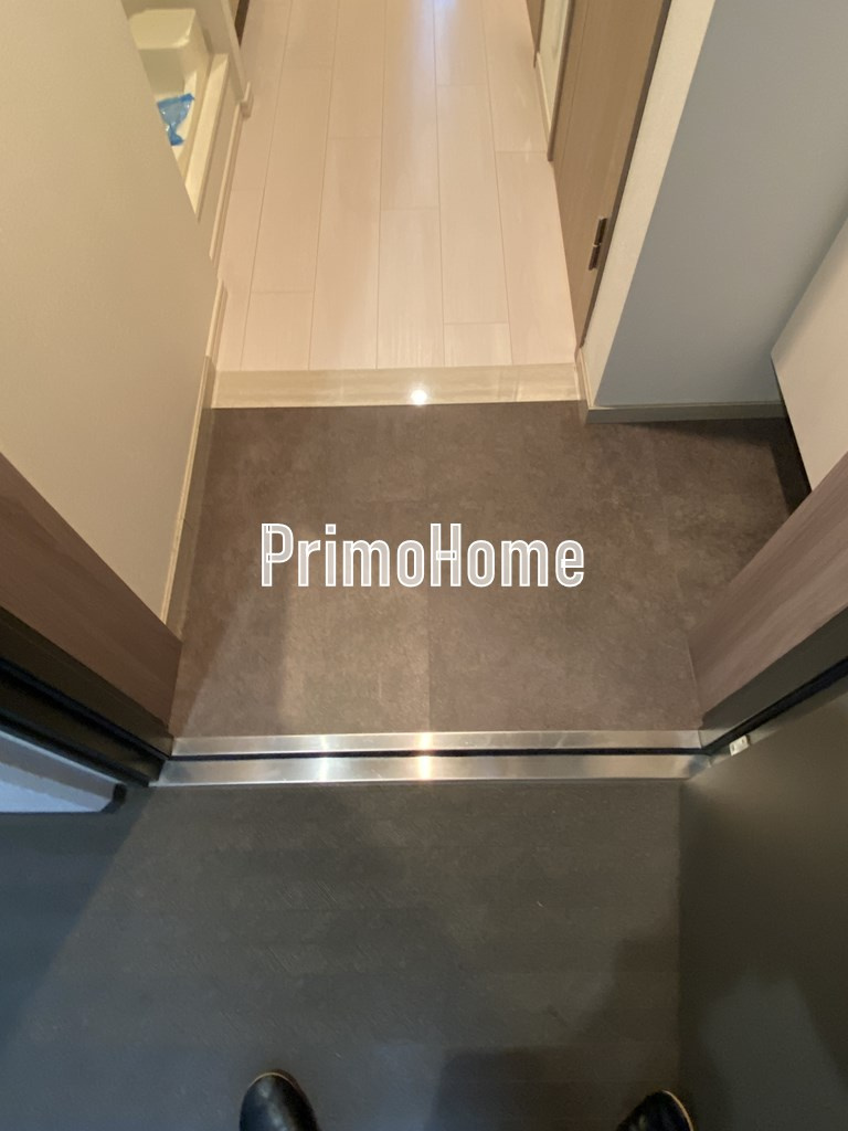 レジディア神田淡路町の玄関