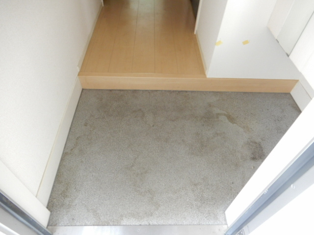 クロユリの玄関