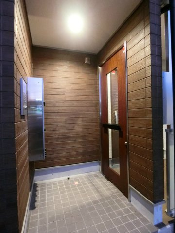 リブリ・金山のエントランス