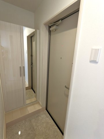 チェリーブロッサム新瑞橋の玄関|302号室