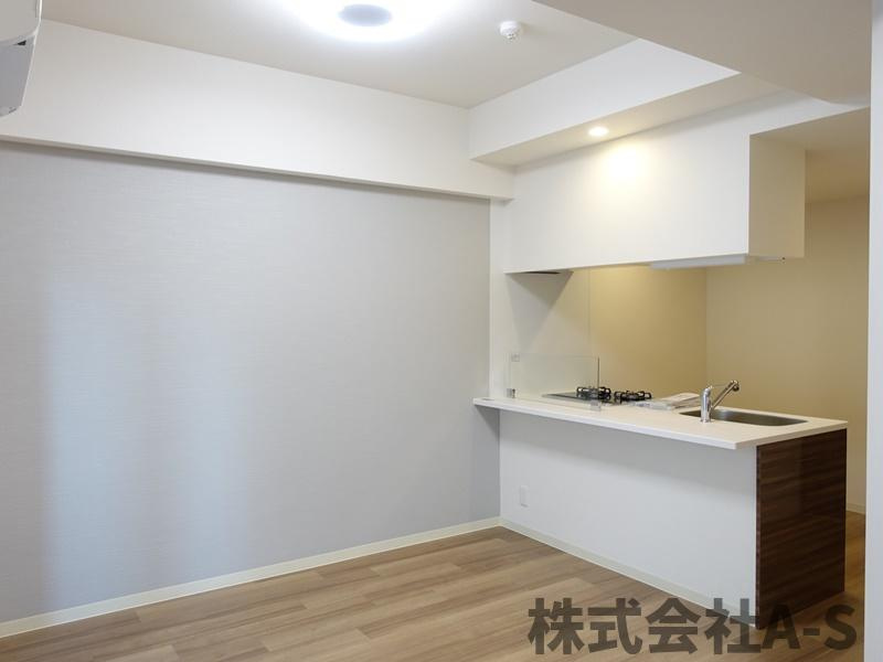 プレサンス丸の内アドブルの居間・リビング|同間取り画像使用
実際のお部屋と色などが異なる場合がございます。