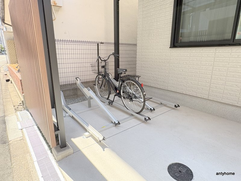 ソレイユ上汐　の駐車場