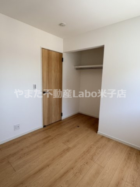 米子市河岡中古戸建の洋室