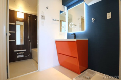 【独立洗面台】 | SPAZIO METALLO(スパジオ・メタロ) | 朝の支度にも助かる、独立の洗髪洗面化粧台