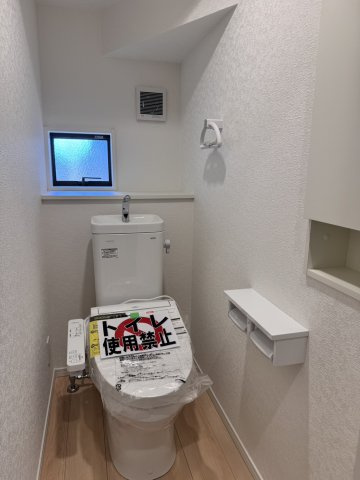 【佐糠町第8　全5棟／3号棟】　新築建売住宅のトイレ