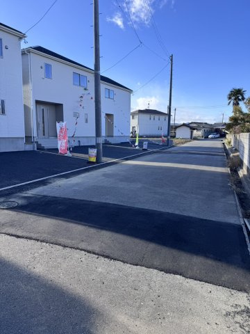 【佐糠町第8　全5棟／3号棟】　新築建売住宅の前面道路含む現地写真