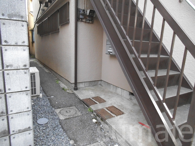 きよいコーポのエントランス|階段下の様子です
