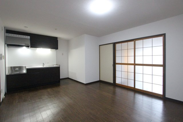 メゾンルミエールの居間・リビング