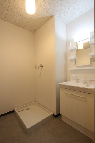 メゾンルミエールの洗面所|参考写真です。現況優先。