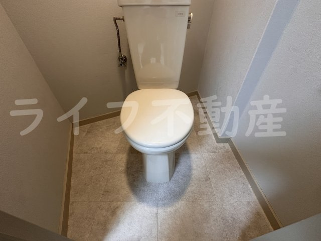 玉造クローバーハイツ　仲介手数料無料のトイレ|落ち着いた色調のトイレです