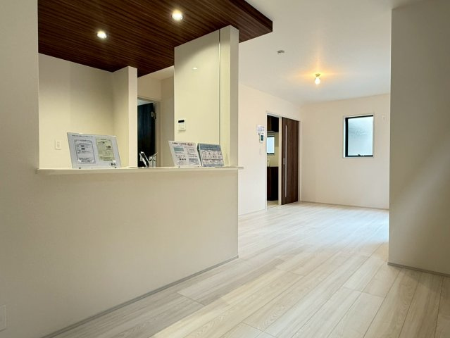 川口市戸塚鋏町1期　新築一戸建て　1号棟の居間・リビング|おしゃれな居間です