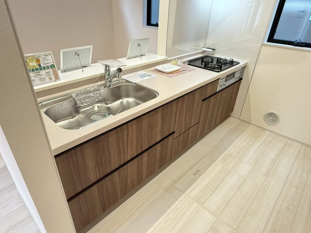 川口市戸塚鋏町1期　新築一戸建て　1号棟のキッチン|コンパクトなキッチンで掃除もラクラク