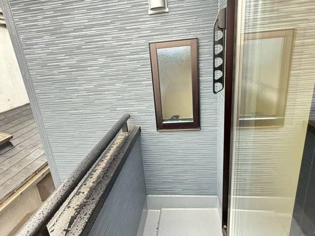川口市戸塚鋏町1期　新築一戸建て　1号棟のバルコニー|バルコニー付きです