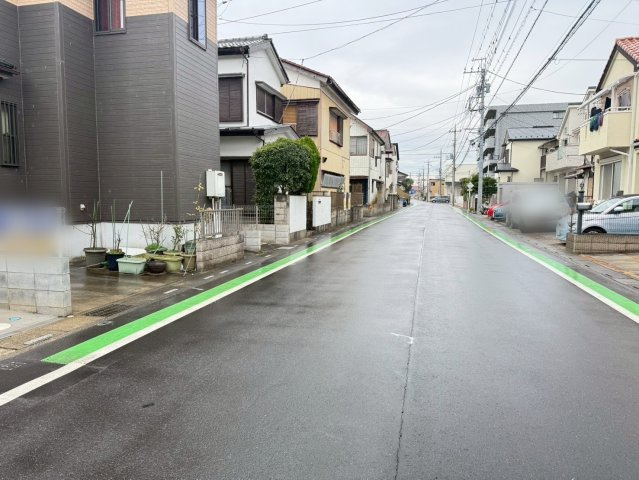 川口市戸塚鋏町1期　新築一戸建て　1号棟の前面道路含む現地写真|前面道路含む現地写真です