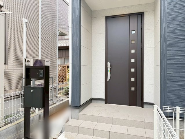 川口市戸塚鋏町1期　新築一戸建て　1号棟の玄関|きれいな玄関です